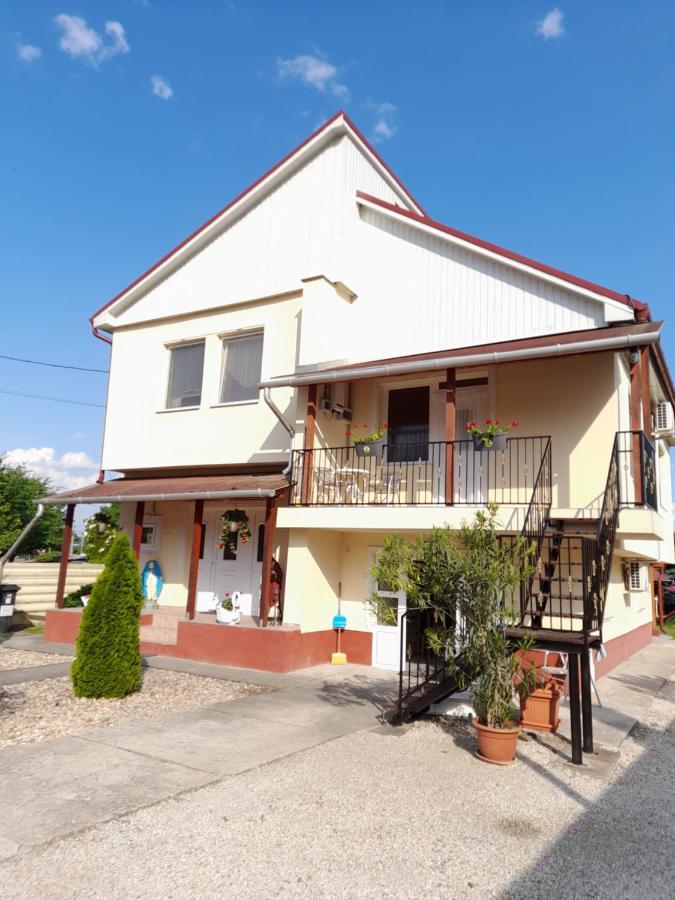 Napsugar Vendeghaz Tiszaujvaros Exterior foto